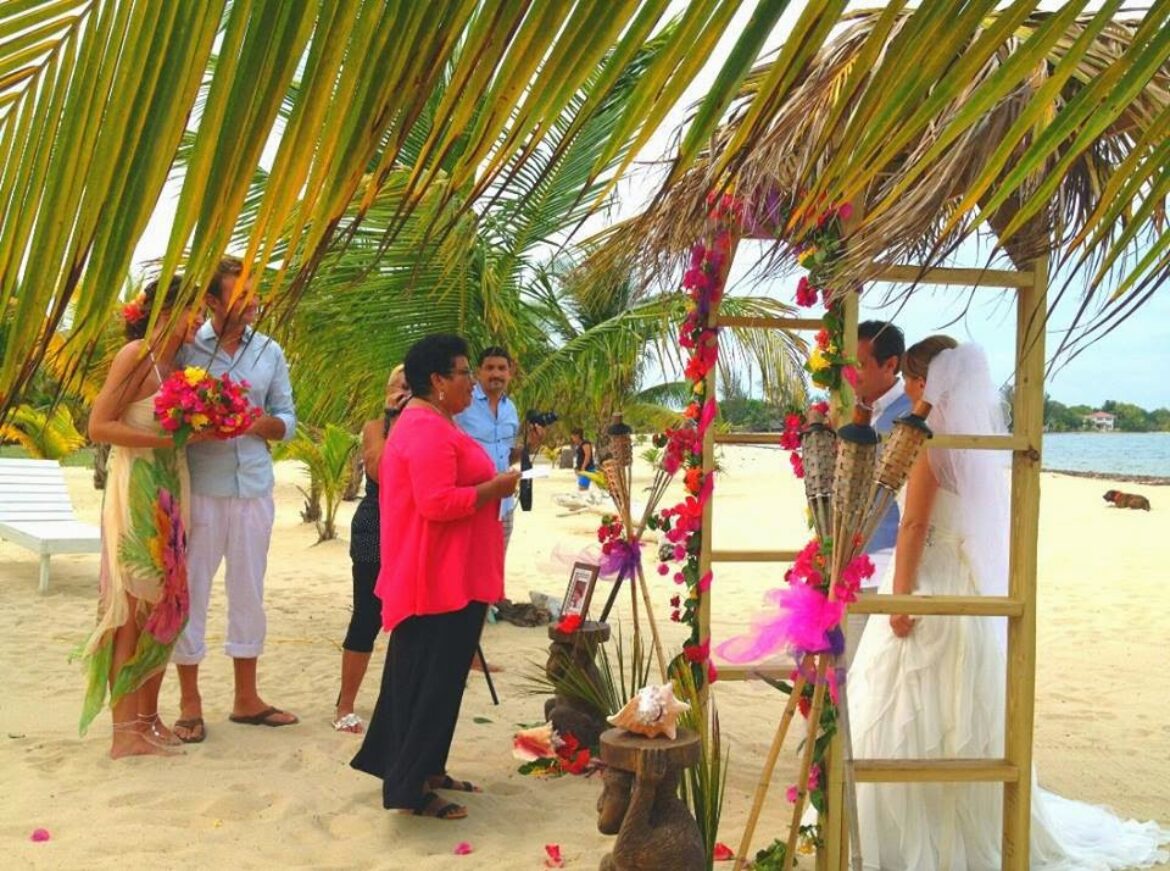 Remax Vip Belize: Beach wedding in Placencia