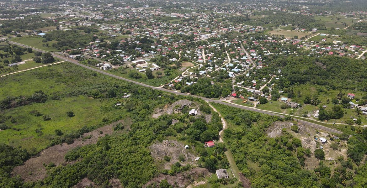 6 &#038; 5 Acre lots on the Hummingbird Highway near Belmopan