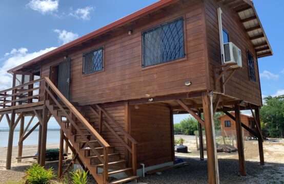 Remax Vip Belize: Wooden house