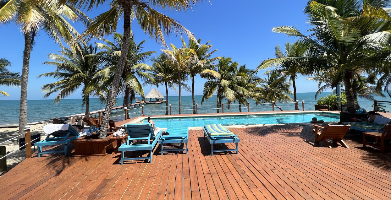 Stunning 2 bedroom beachfront Condo in Beachside Villas