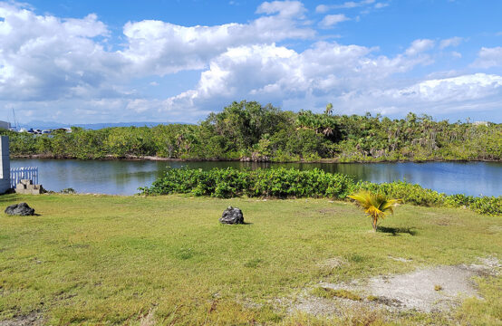 One of a kind waterfront lot in Vista Cove