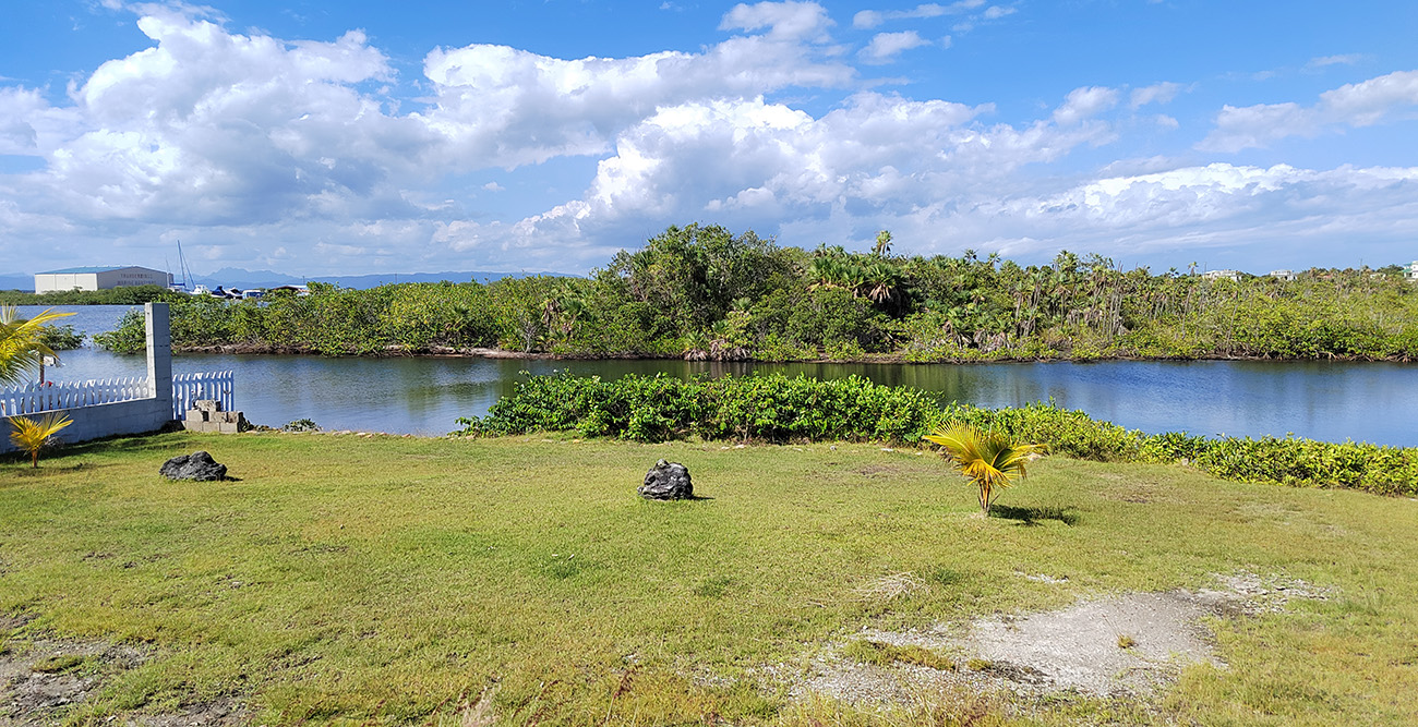 One of a kind waterfront lot in Vista Cove