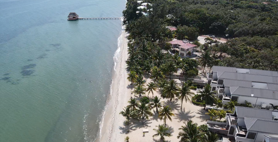 Luxurious Beachfront Villa at Itz&#8217;ana