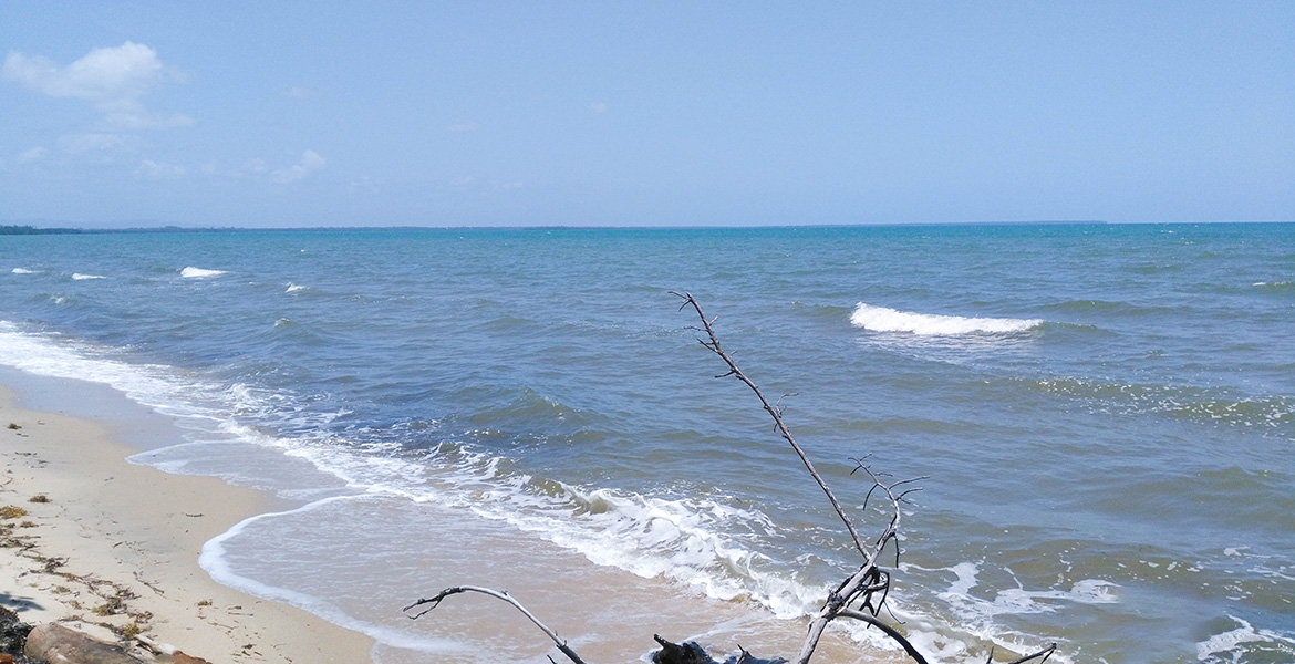 Beachfront lot at Mayacan