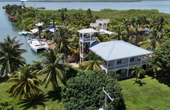 Waterfront Home in Placencia village