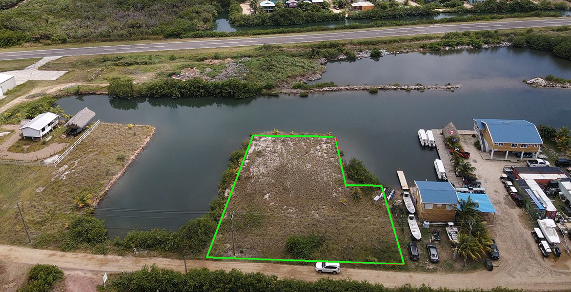 Boater's paradise, lot 4 is an excellent waterfront lot near Placencia airport