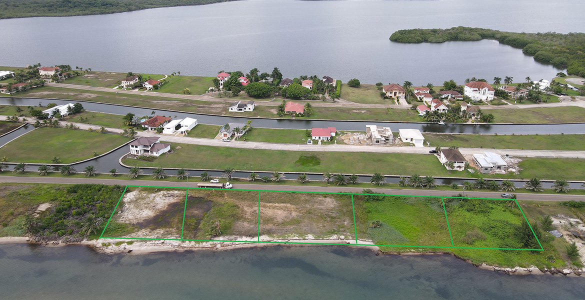 Five beachfront lots in Placencia for sale