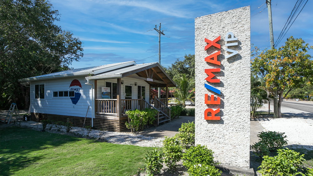 default remax vip office in placencia
