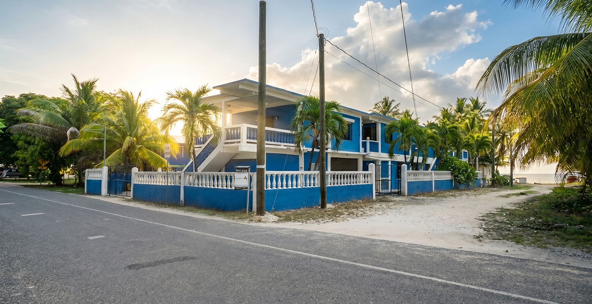 Main picture of a 5 bedroom retreat in Hopkins