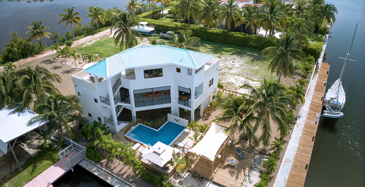 DaCaMaNo Villa – Luxury Waterfront Escape